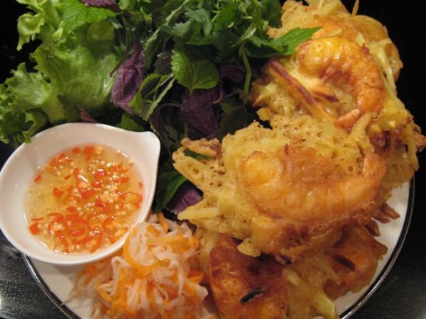 Banh Tom — shrimp fritters
