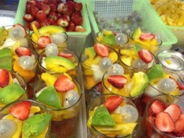 Hoa Qua Dam — fresh fruit dessert